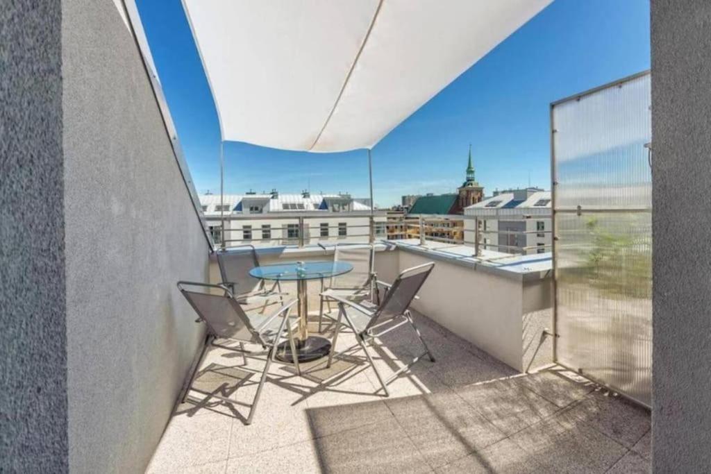 Golden - Cozy And Bright - Great Location &swietej Barbary Apartment *