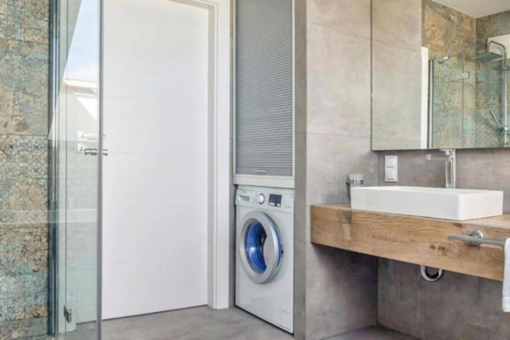 Golden - Cozy And Bright - Great Location &swietej Barbary Apartment *